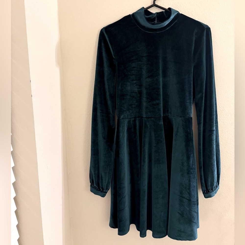 Lulus Cut-Out Back Velvet Long Sleeve Mini Dress
